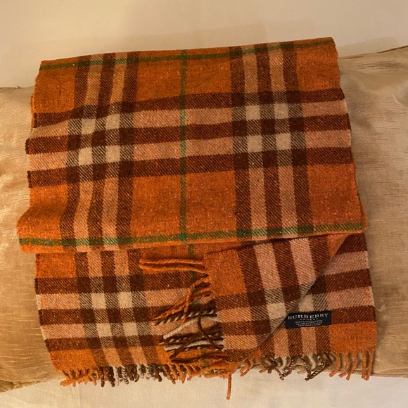 Authentic Burberry plaid large scarf - Picture 2 of 5